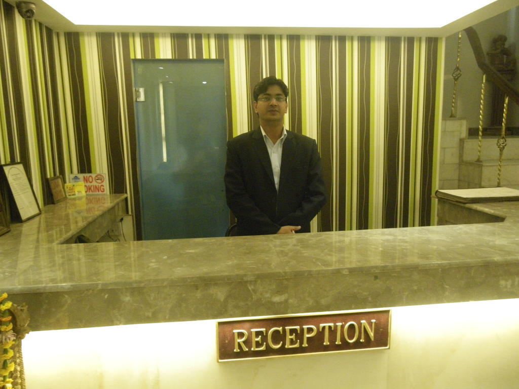 Hotel Metro Continental Delhi  Bagian luar foto